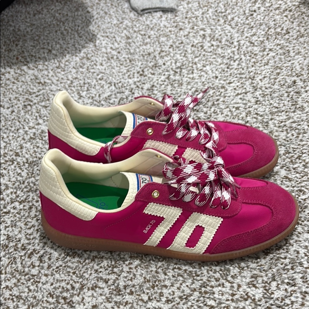 Women’s brand new Back 70 sneakers pink size 40.